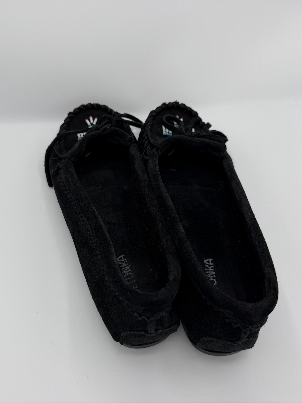 Minnetonka Thunderbird II Black Suede Beaded Moccasins Women’s 8.5 - Picture 3 of 5